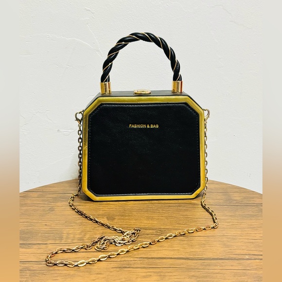 Fashion Bag Letter Print Mini Handbag with Metallic Chain Strap - Picture 2 of 8